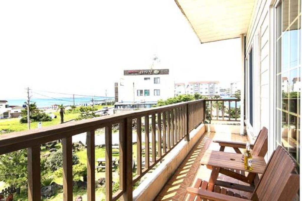 Dg Beach Pension Jeju Room photo