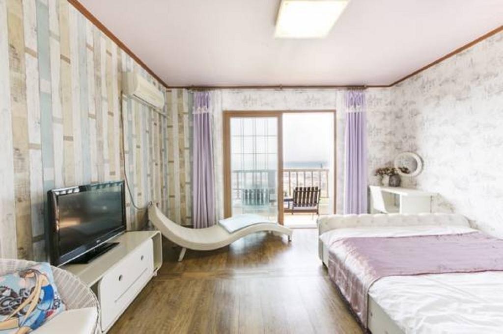 Dg Beach Pension Jeju Room photo