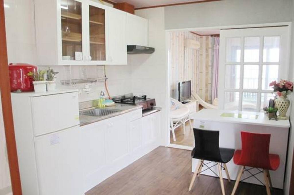 Dg Beach Pension Jeju Room photo