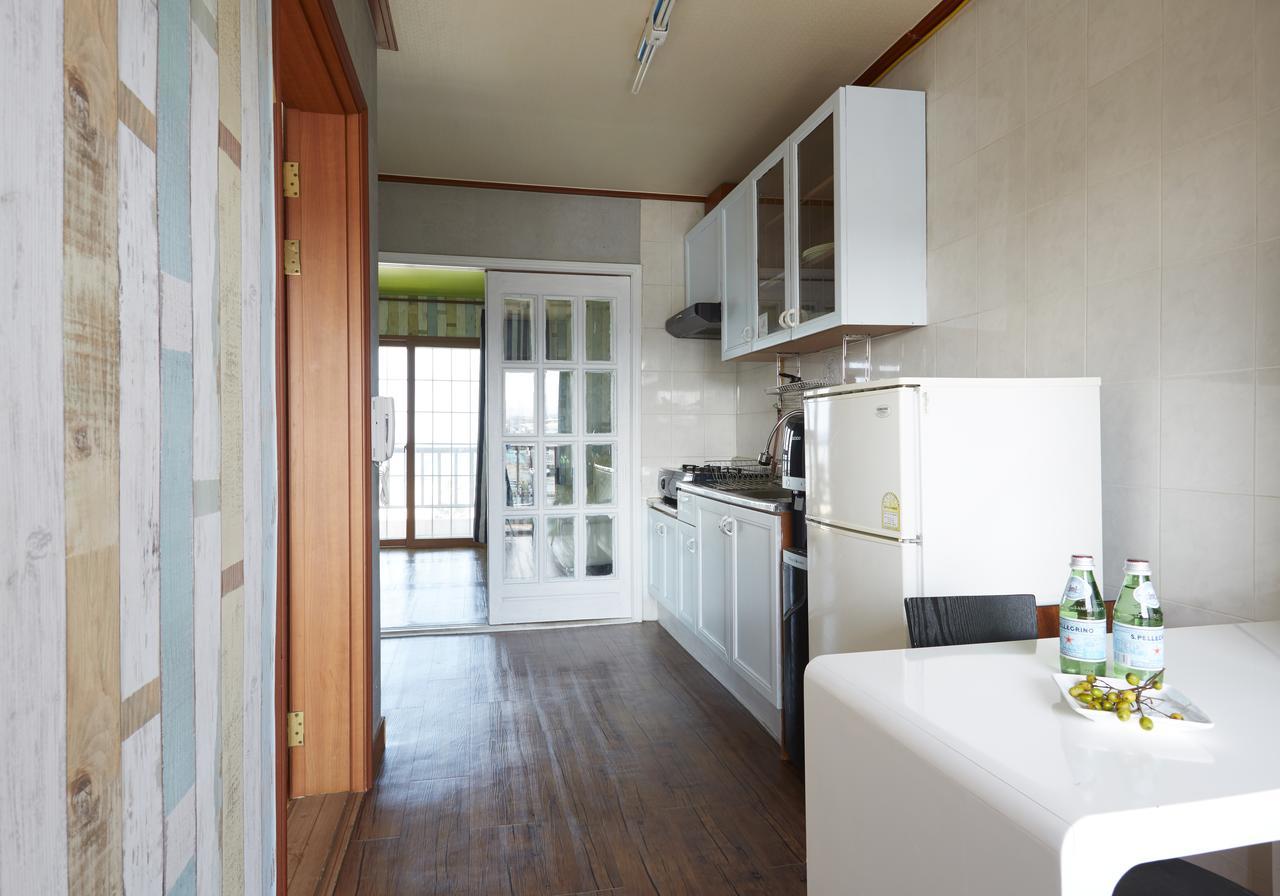 Dg Beach Pension Jeju Exterior photo