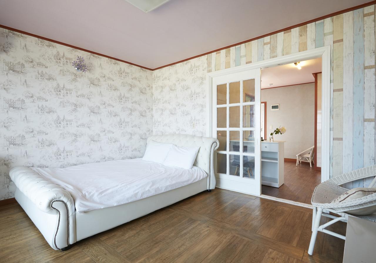 Dg Beach Pension Jeju Exterior photo