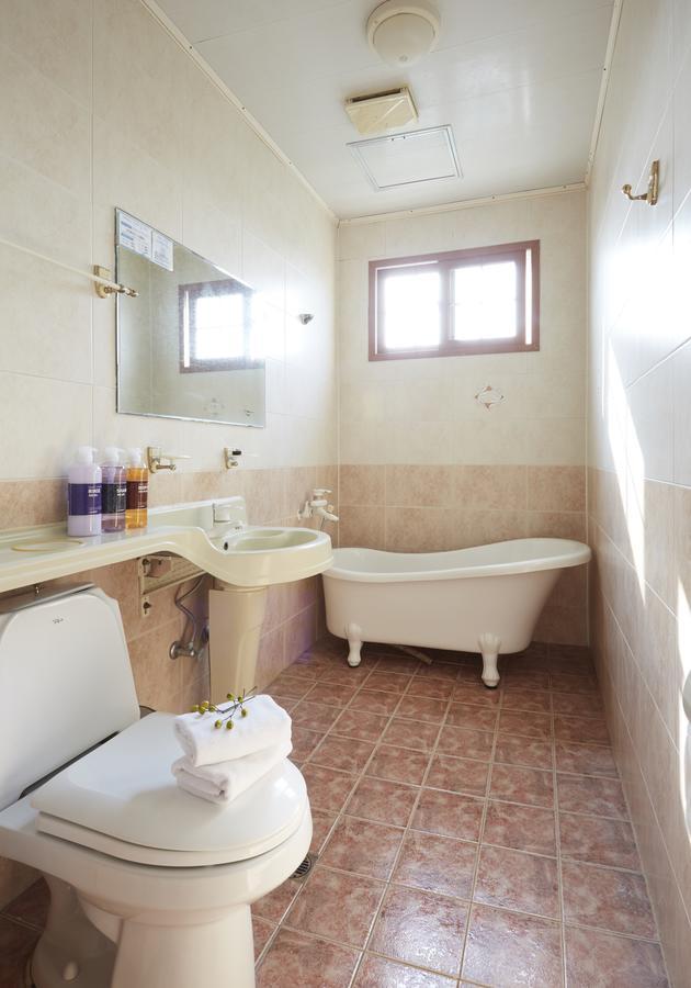 Dg Beach Pension Jeju Exterior photo