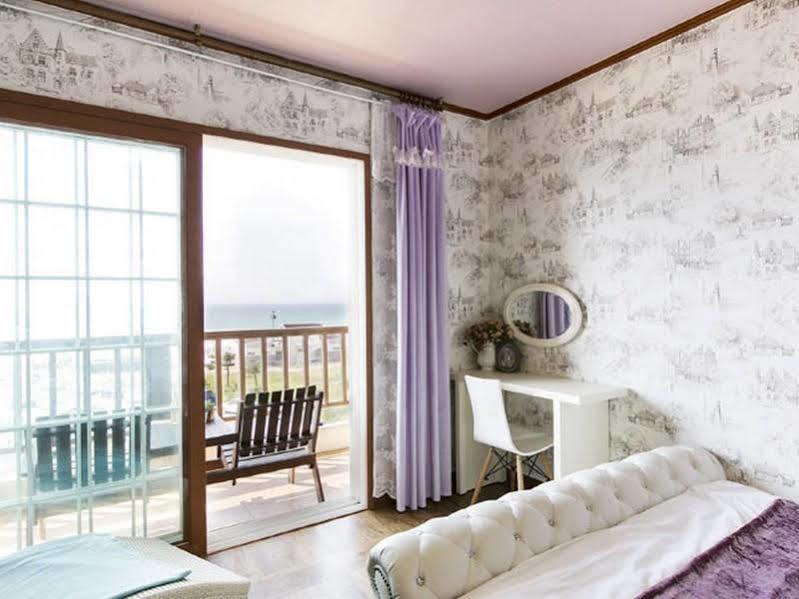 Dg Beach Pension Jeju Exterior photo